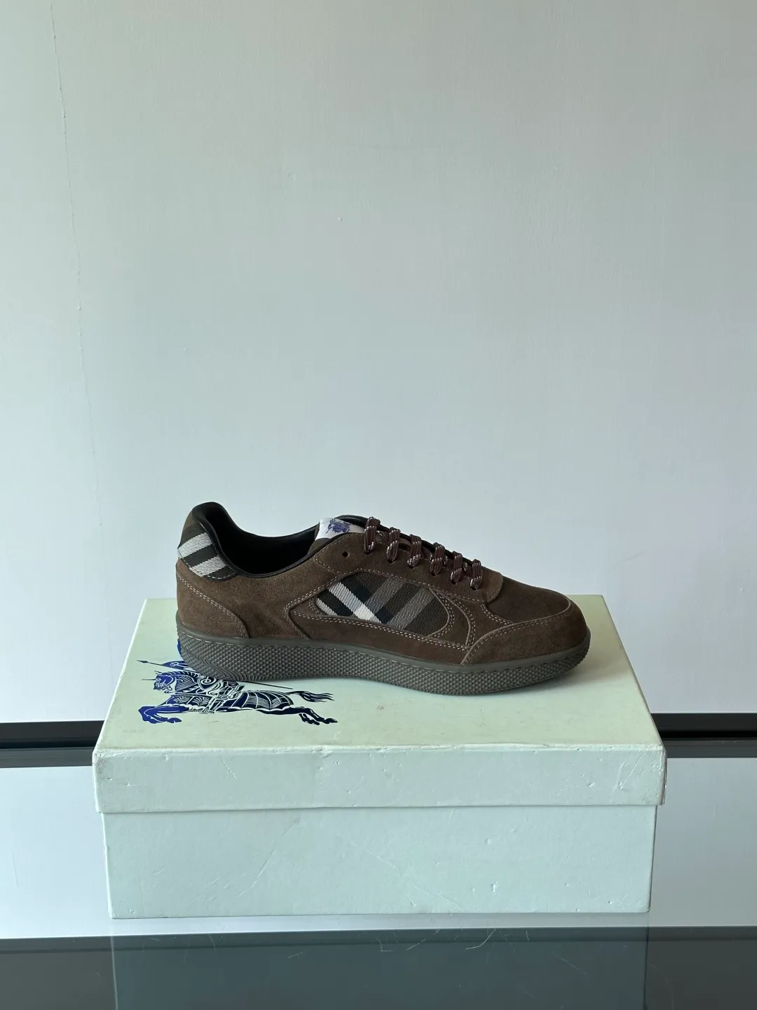 p400💰Men's Shoes ▫️B's men's classic low-top sneakers are reinterpreted with Vintage retro plaid cotton and cowhide materials, and are decorated with a new brand logo. Features embossed Burberry lettering logo on heel and original outsole! Size: 38-44 (45.46 customized)